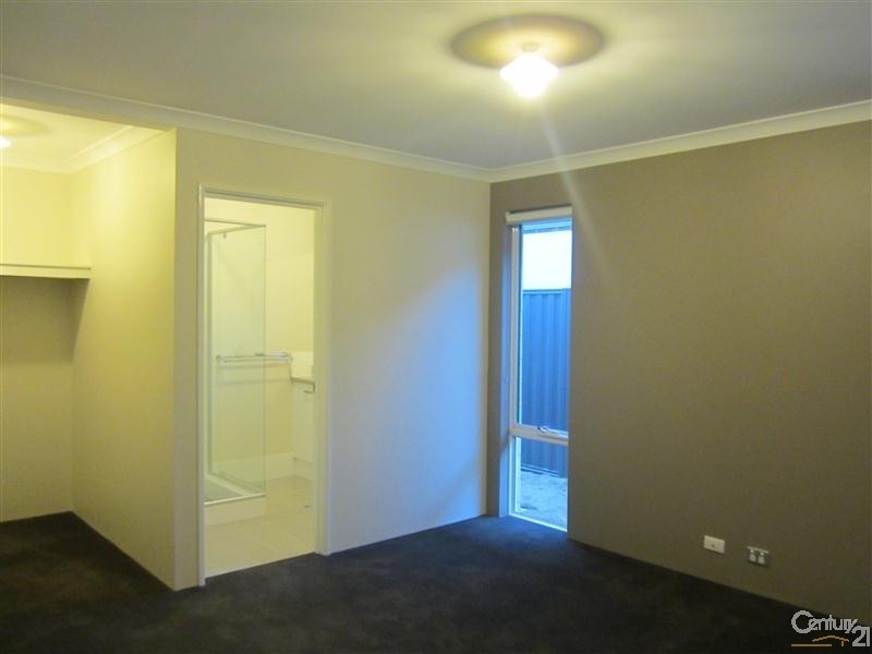 6 Indee Pass, Secret Harbour WA 6173