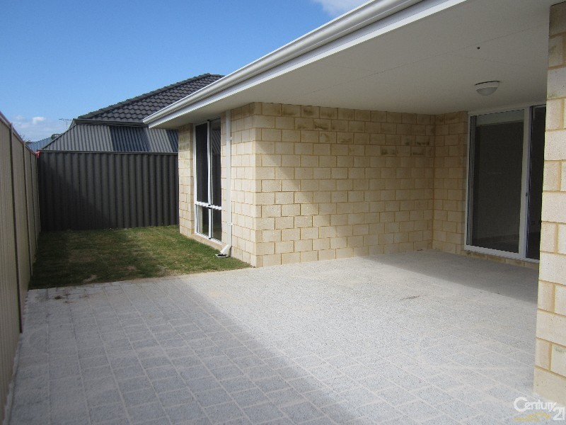 6 Indee Pass, Secret Harbour WA 6173