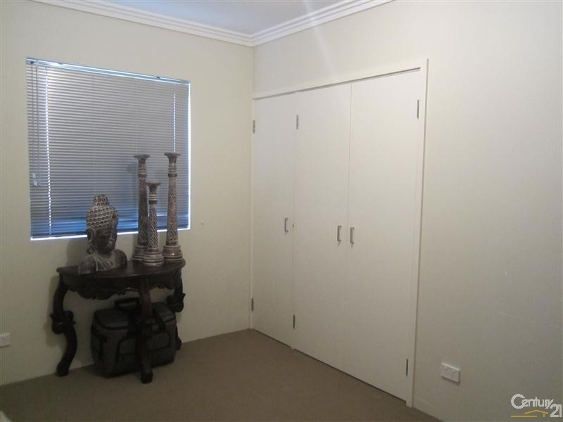 13/20 Lake Street, Rockingham WA 6168