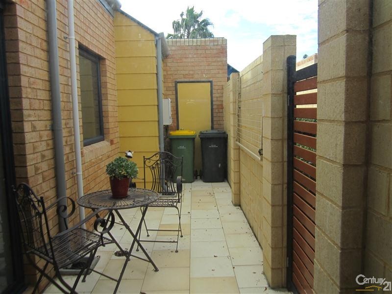 13/20 Lake Street, Rockingham WA 6168