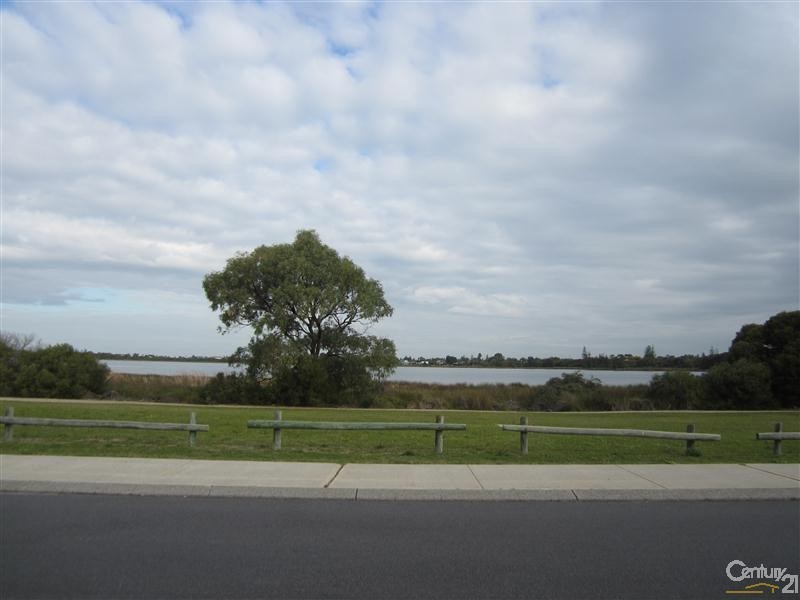 13/20 Lake Street, Rockingham WA 6168