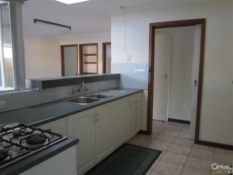 161 Safety Bay Road, Shoalwater WA 6169