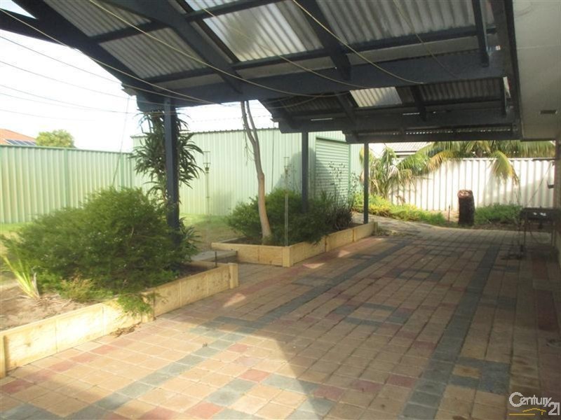 4 Burleigh Drive, Waikiki WA 6169