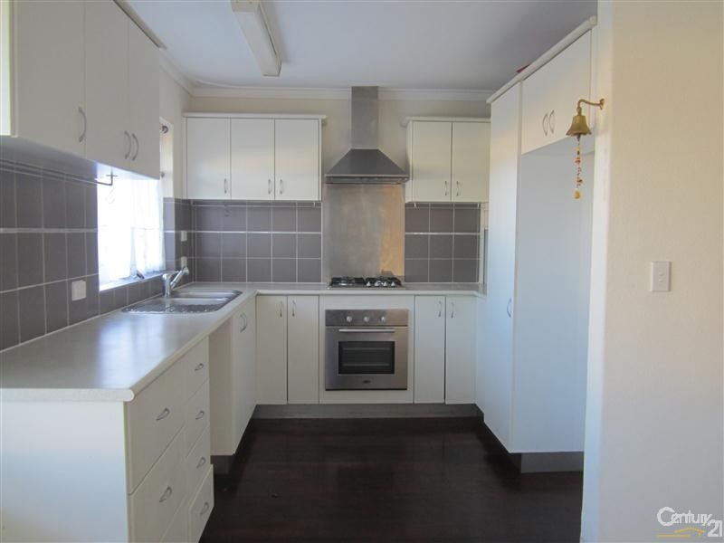 24 Hawker Street, Safety Bay WA 6169