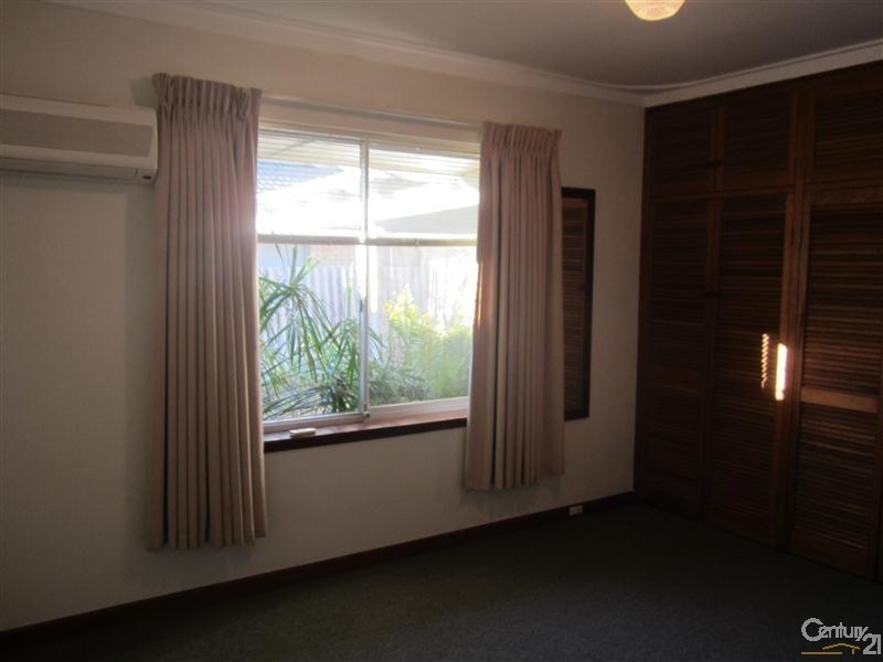 24 Hawker Street, Safety Bay WA 6169