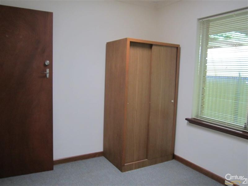 24 Hawker Street, Safety Bay WA 6169