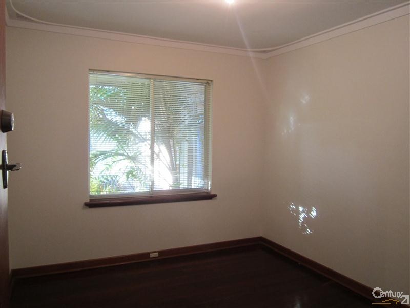 24 Hawker Street, Safety Bay WA 6169