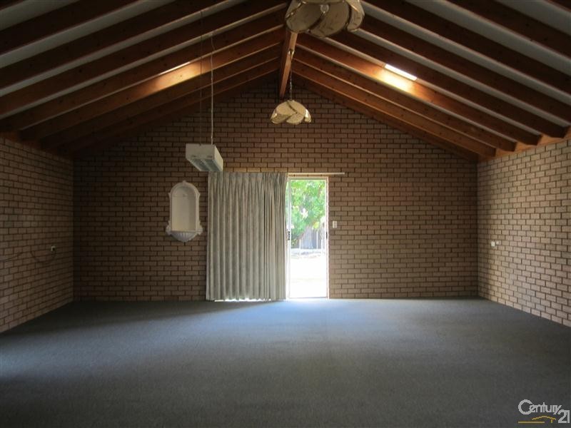 24 Hawker Street, Safety Bay WA 6169