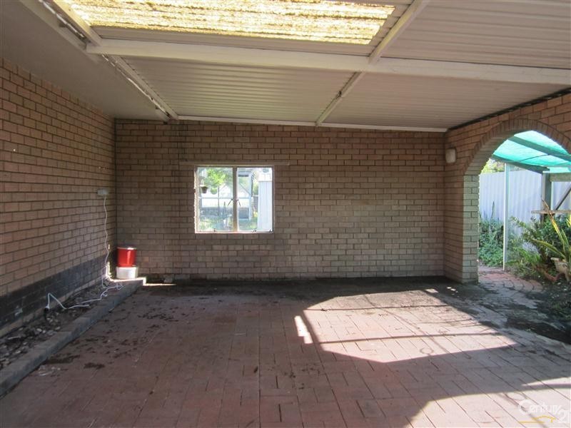 24 Hawker Street, Safety Bay WA 6169