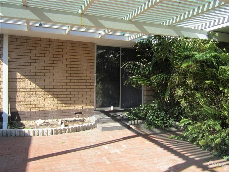 24 Hawker Street, Safety Bay WA 6169