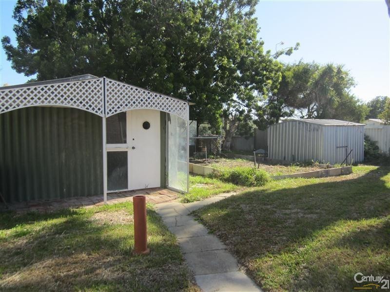 24 Hawker Street, Safety Bay WA 6169