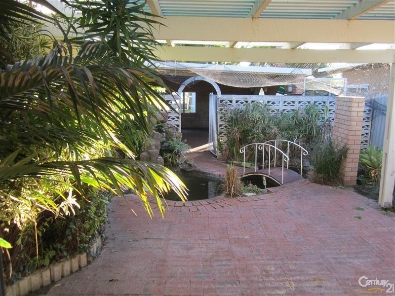 24 Hawker Street, Safety Bay WA 6169