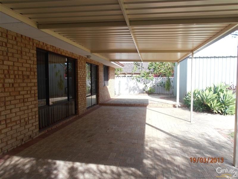 521 Safety Bay Rd, Waikiki WA 6169