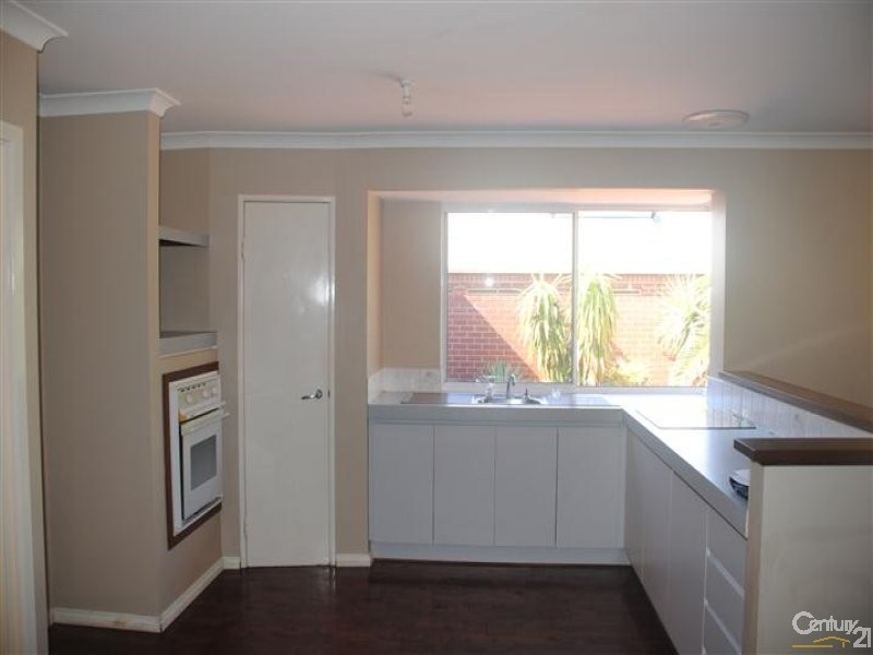 1 Leeder Street, Safety Bay WA 6169