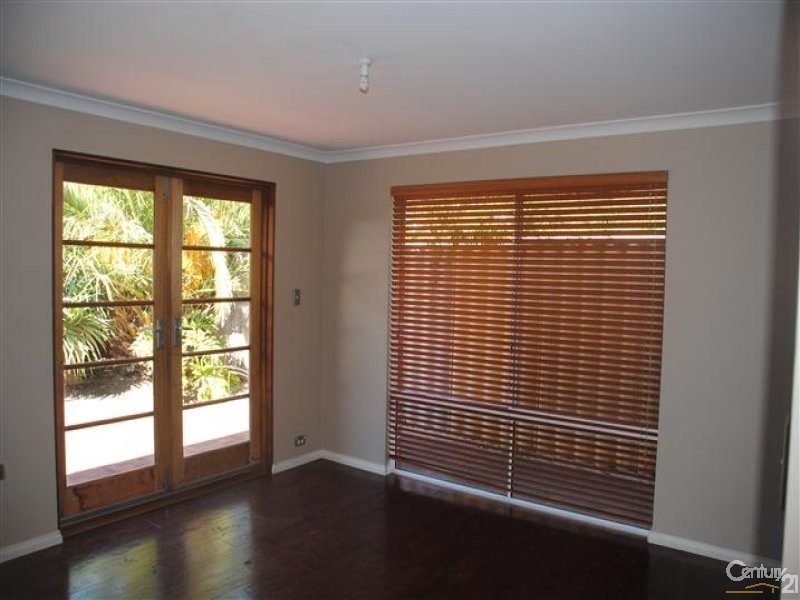 1 Leeder Street, Safety Bay WA 6169