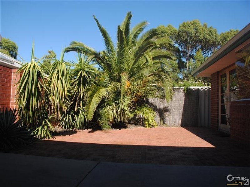 1 Leeder Street, Safety Bay WA 6169