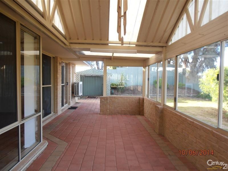 25 Shelton Street, Waikiki WA 6169