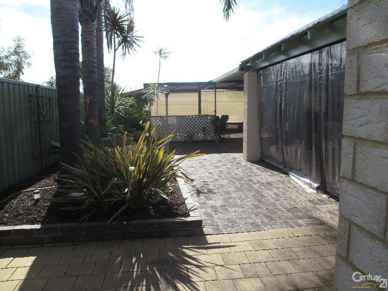 16 Jamaican Road, Safety Bay WA 6169