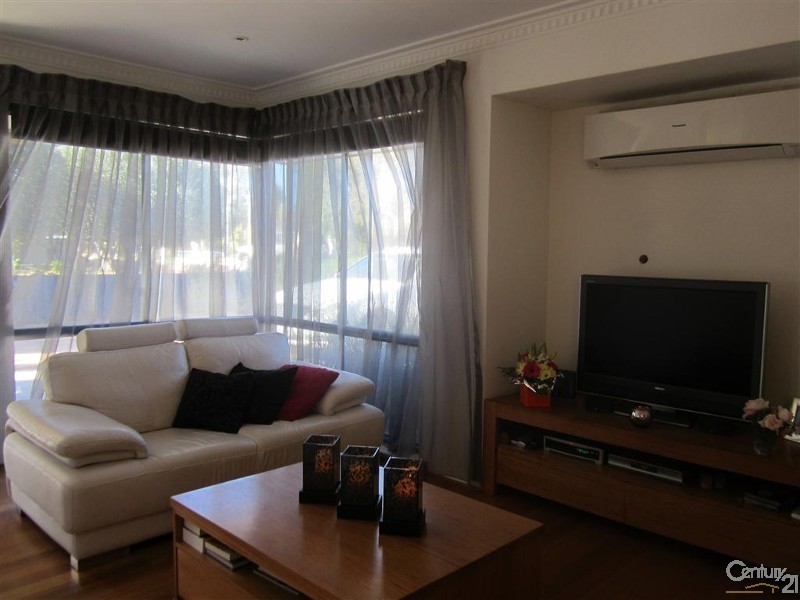 5 Regehr Street, Warnbro WA 6169