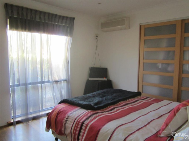 5 Regehr Street, Warnbro WA 6169