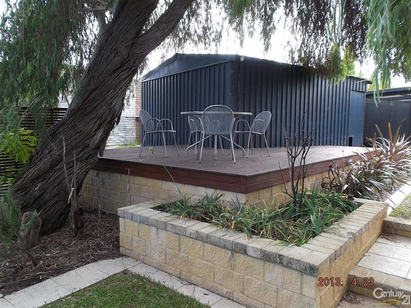 5 Regehr Street, Warnbro WA 6169