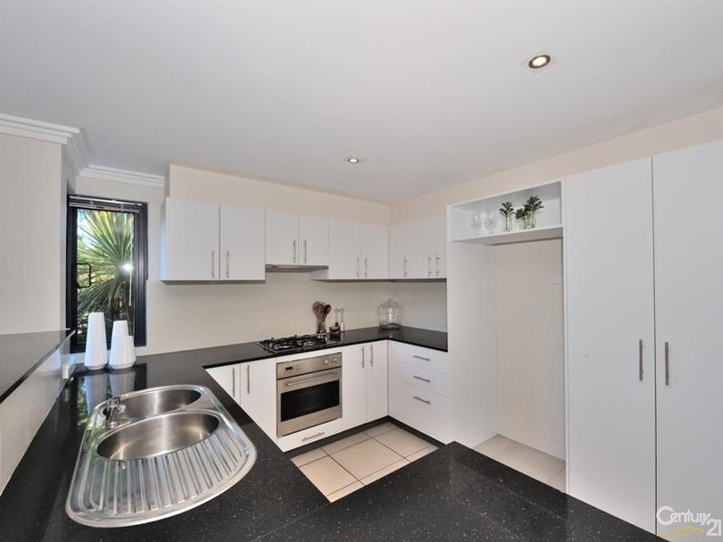 19/20 Lake Street, Rockingham WA 6168