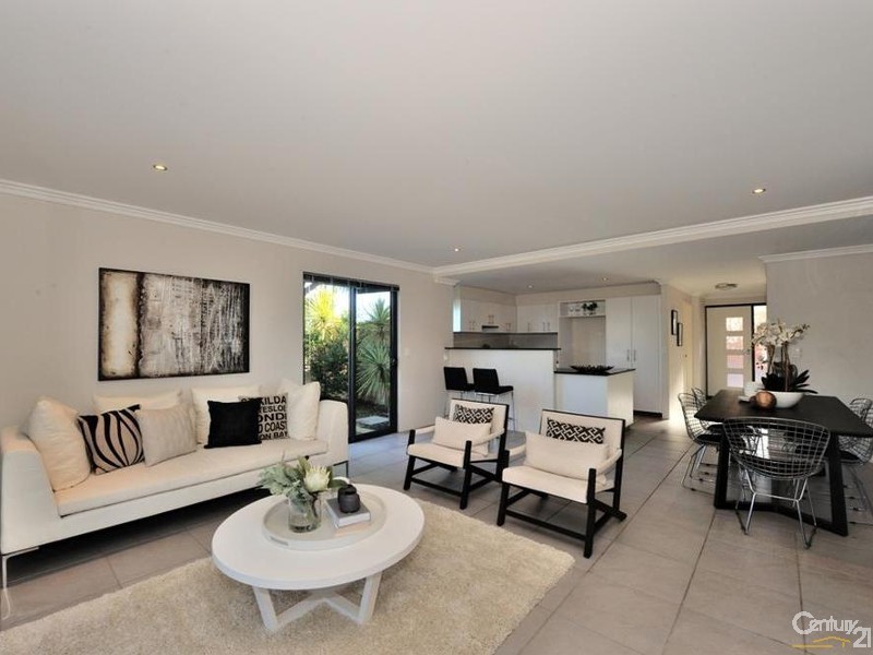 19/20 Lake Street, Rockingham WA 6168