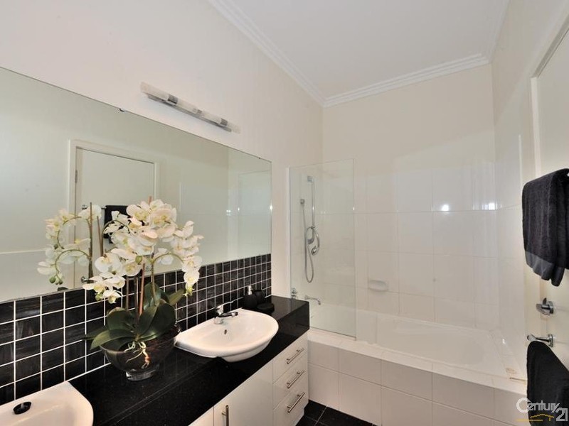 19/20 Lake Street, Rockingham WA 6168