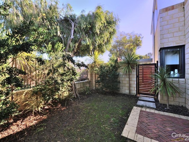 19/20 Lake Street, Rockingham WA 6168