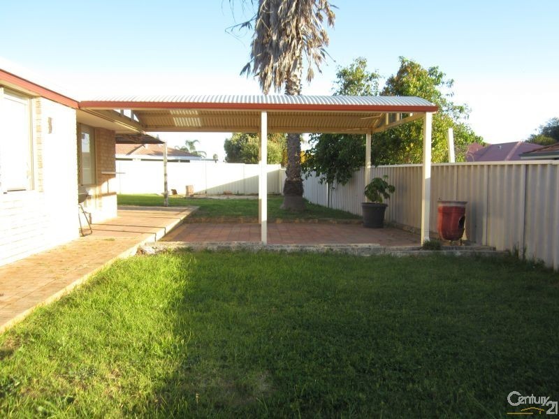 8 Skye Close, Warnbro WA 6169