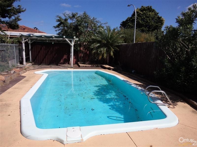 5 Moorine Court, Hillman WA 6168