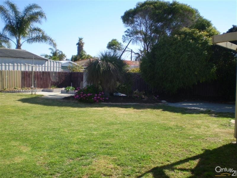 6 Voyager Court, Cooloongup WA 6168