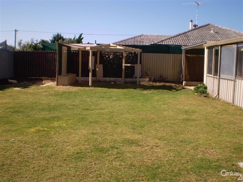 6 Voyager Court, Cooloongup WA 6168