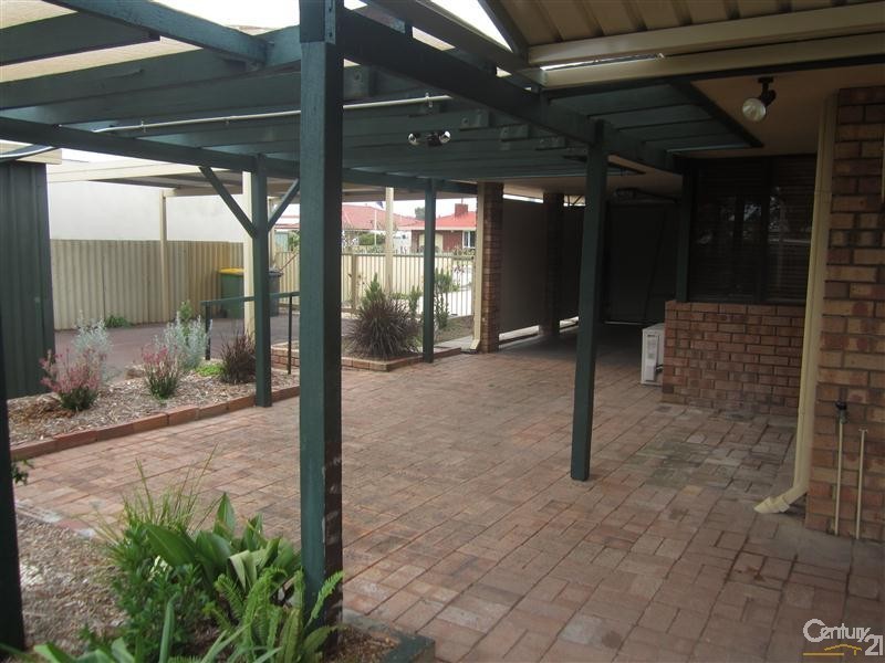 4 Elswick Street, Safety Bay WA 6169