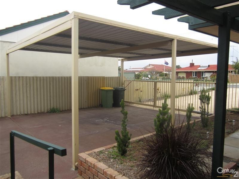 4 Elswick Street, Safety Bay WA 6169