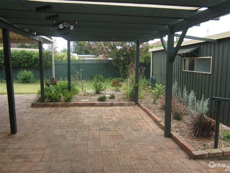 4 Elswick Street, Safety Bay WA 6169