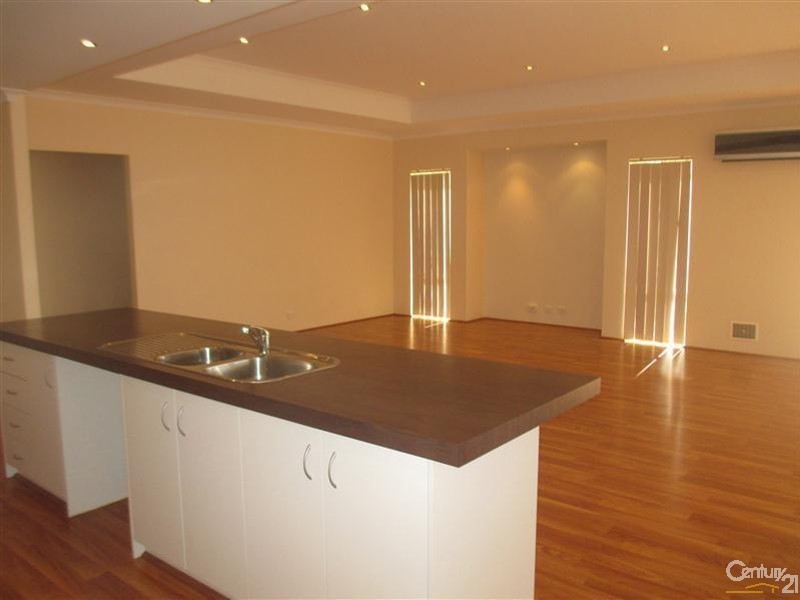 142 Harrington Waters Drive, Waikiki WA 6169