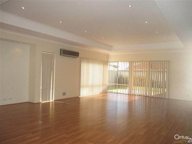 142 Harrington Waters Drive, Waikiki WA 6169