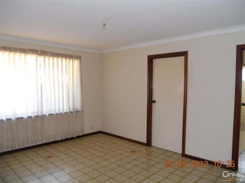 8 Coral Road, Safety Bay WA 6169