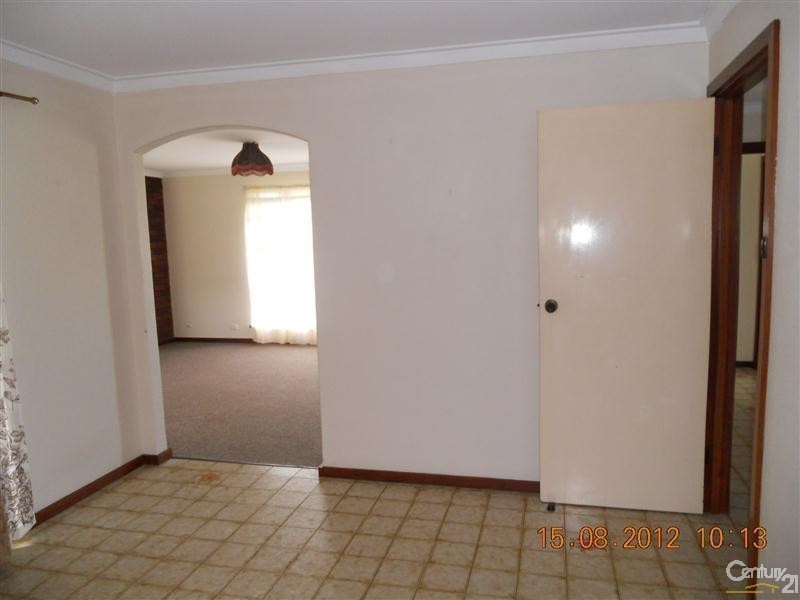 8 Coral Road, Safety Bay WA 6169