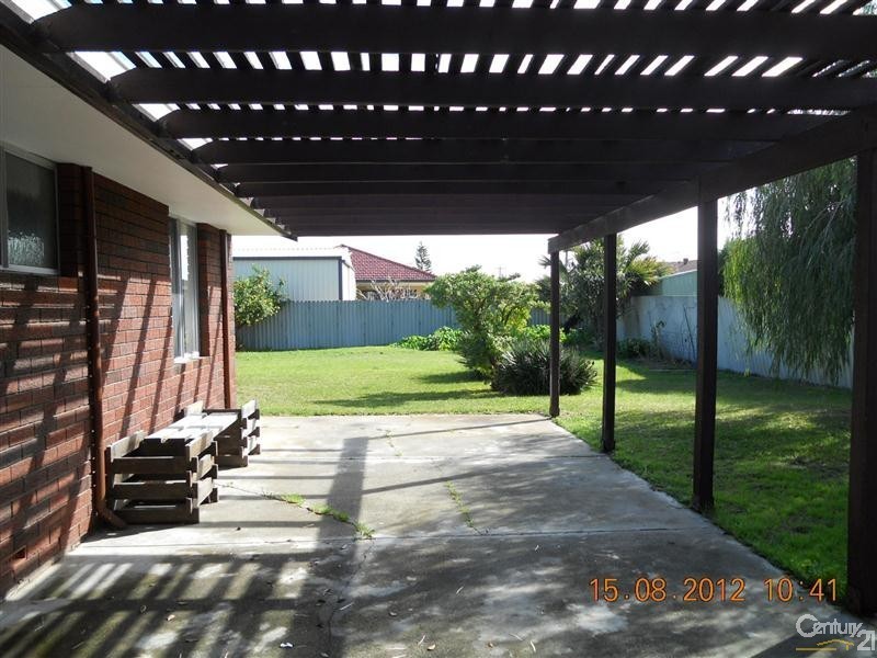 8 Coral Road, Safety Bay WA 6169