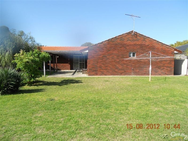 8 Coral Road, Safety Bay WA 6169