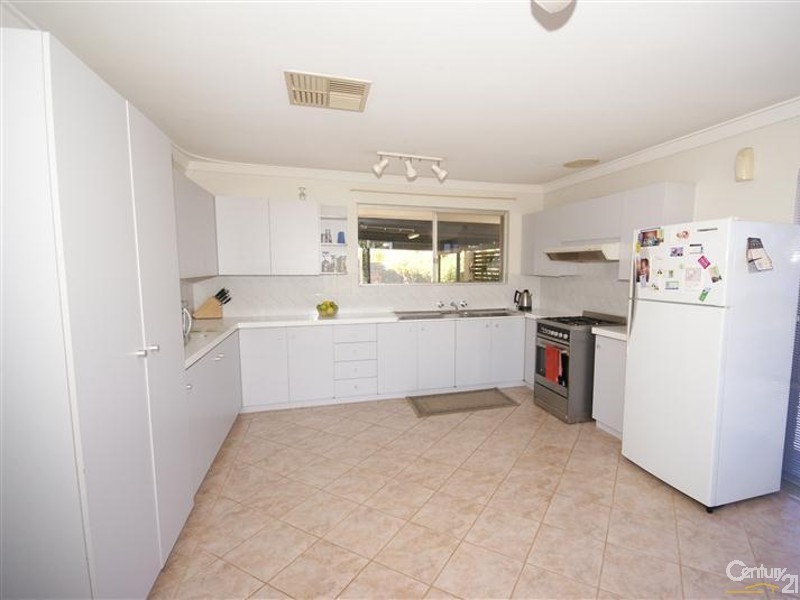 18 Clovelly Way, Warnbro WA 6169