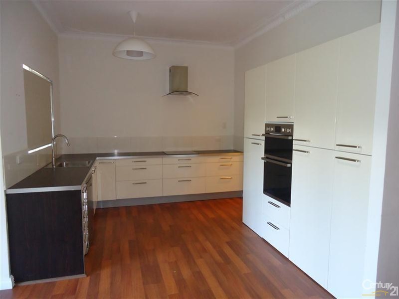 210 Safety Bay Road, Safety Bay WA 6169