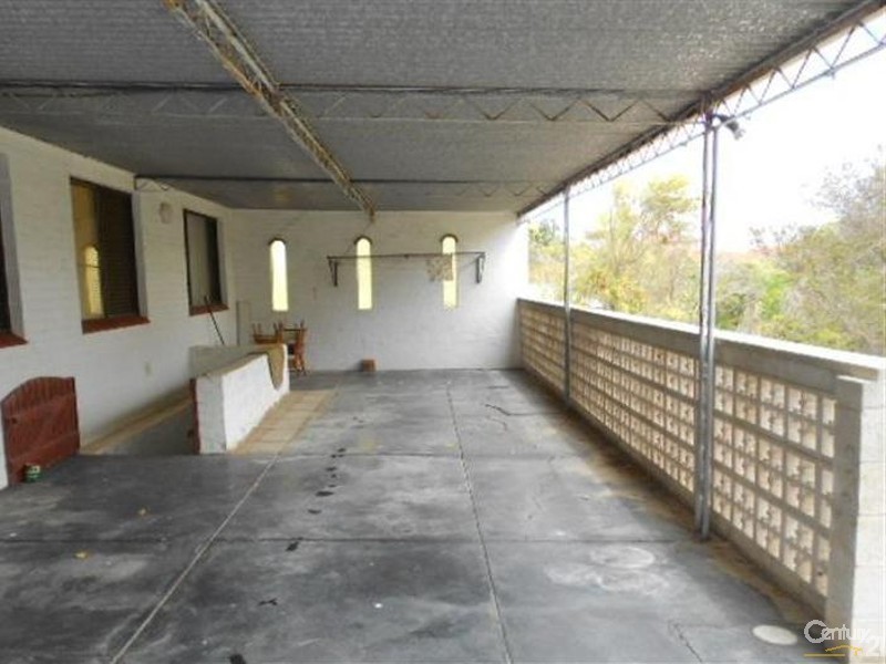 74 Warnbro Beach Road, Waikiki WA 6169