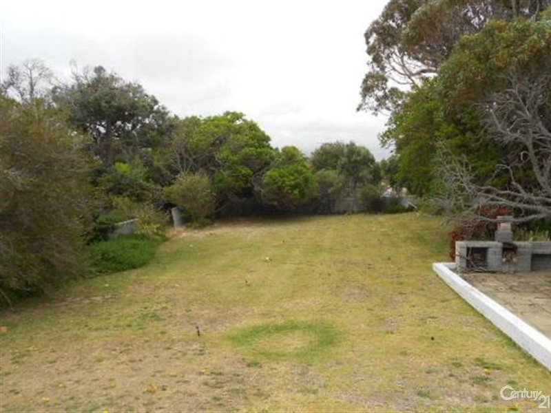 74 Warnbro Beach Road, Waikiki WA 6169