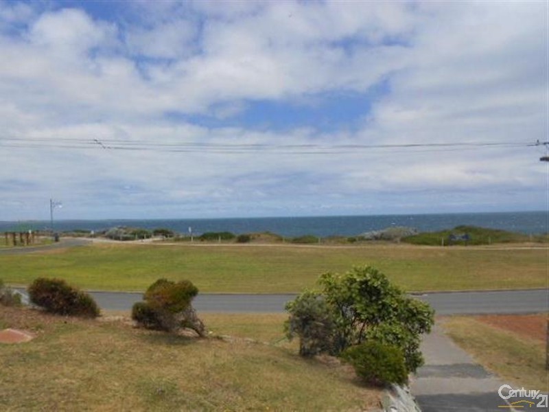 74 Warnbro Beach Road, Waikiki WA 6169