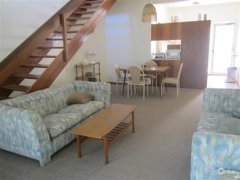 2/4 Gloucester Avenue, Shoalwater WA 6169