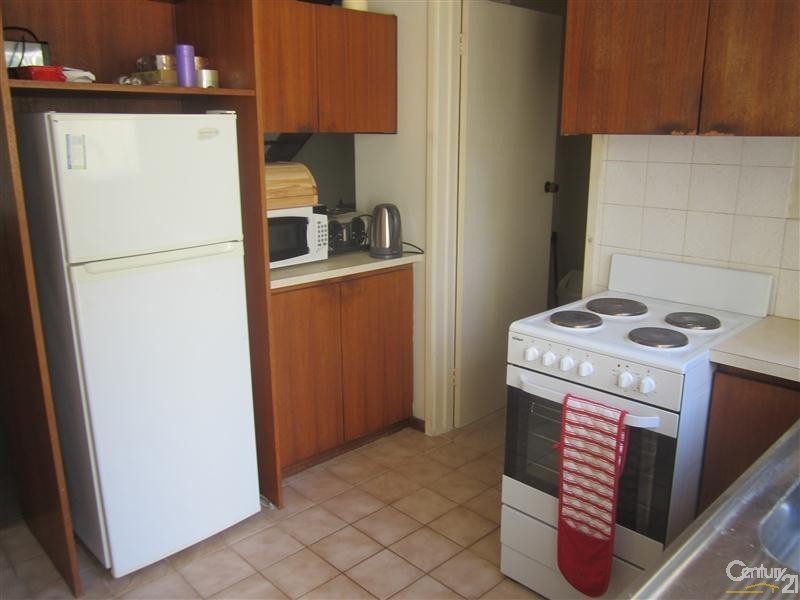 2/4 Gloucester Avenue, Shoalwater WA 6169