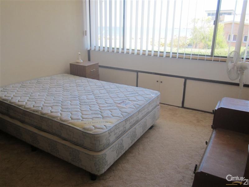 2/4 Gloucester Avenue, Shoalwater WA 6169